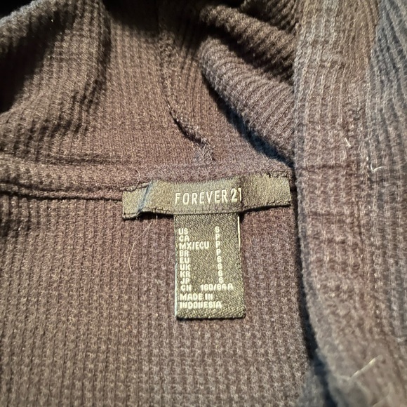 Black Forever 21 Long-Sleeve Thermal Material Hoodie Cut Into Crop Top, Size S - Picture 3 of 6